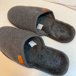Uggs Men’s Scuff Slippers, size 14